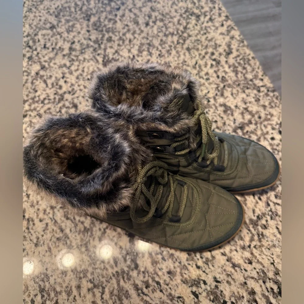 Columbia Women's Olive Green Quilted Waterproof Winter Boots with Faux Fur